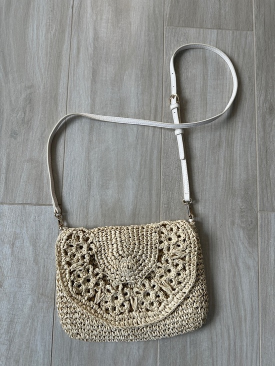 LC Lauren Conrad Woven Straw Crossbody Bag with Cream Accents. - Picture 3 of 9
